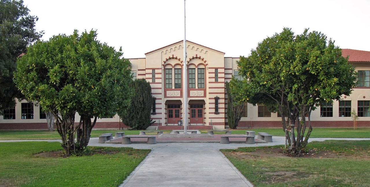High school campus with oak trees in California