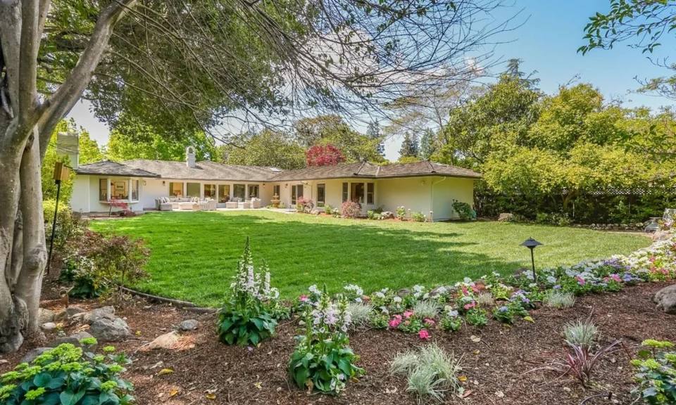 Single-story suburban home with garden in Parkland, Sunnyvale