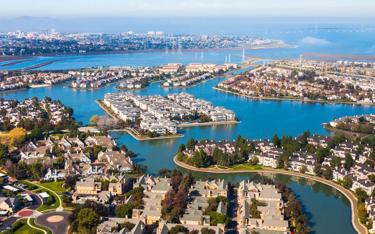 Modern waterfront residence in Redwood Shores
