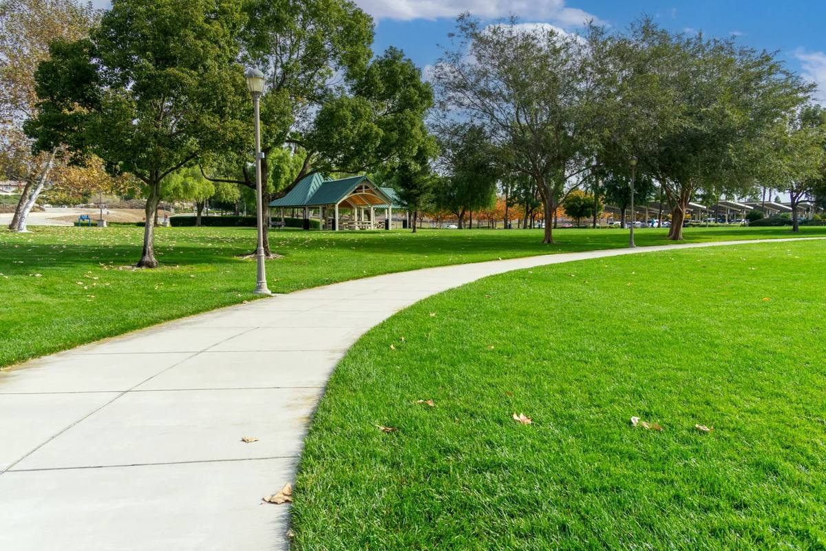 Neighborhood park with green lawn in Sunnyvale