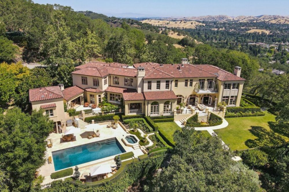 Estate home with pool in the Portola Valley hills