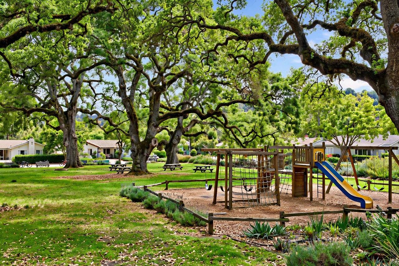 Willow Glen neighborhood park with heritage oaks, San Jose