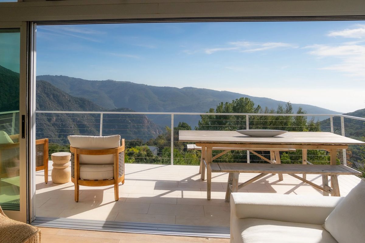 Home terrace with mountain views in Portola Valley
